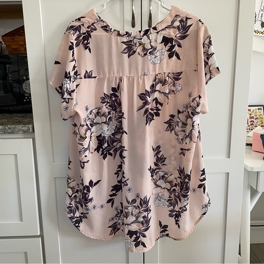 Torrid Floral Georgette Hi-Low Short Sleeve Blouse - Picture 4 of 5